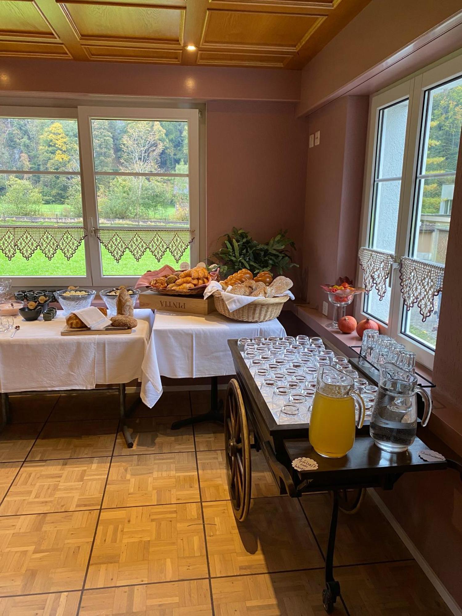 Hotel Alpina Einhorn - Self-Check-In Wolfenschiessen ภายนอก รูปภาพ